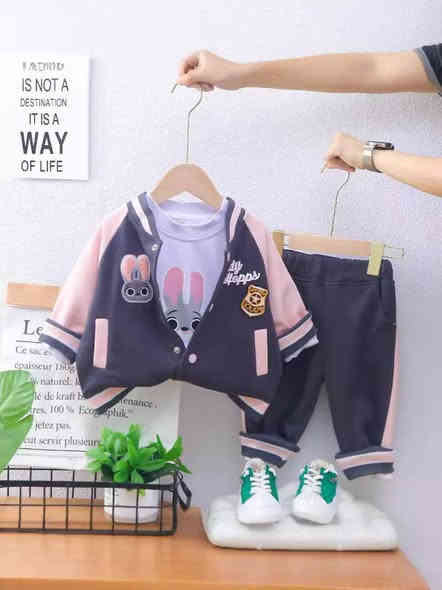 سوتات ٣ قطع موديلات مختلفه ومميزه وبأسعار مناسبة جداً 🔥😍
كلشي جديد ومميز لدى بوتيك نونو 😍 

متوفر طرحات واللوان🔥🔥

يلبس من ١ سنه الى  ٥ سنوات 🥰

يوجد توصيل 🛵

محمد ***********

حديثه -بني داهر - مقابل جامع بني داهر الجديد
