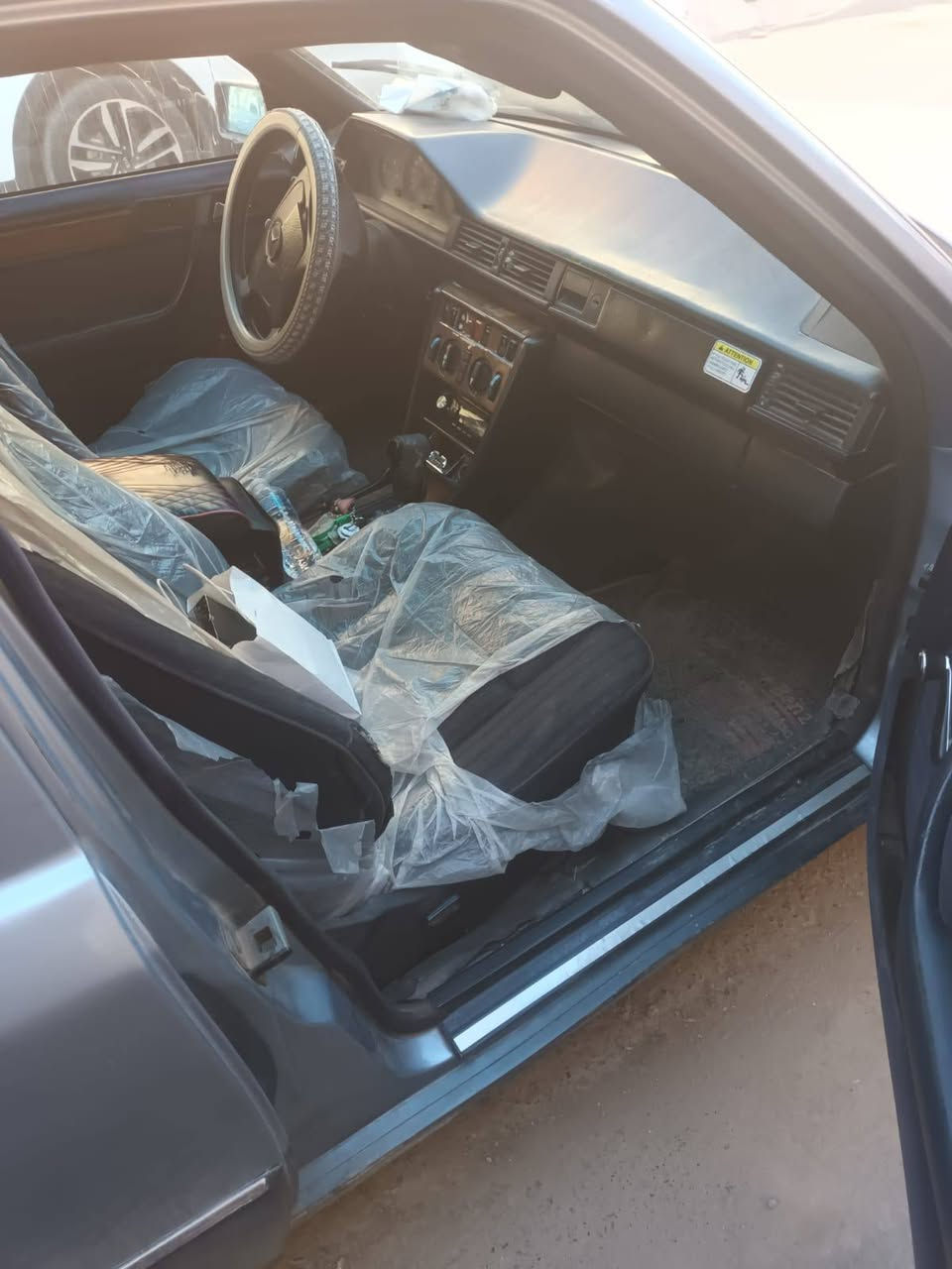 من رخصة الادمن مارسدس 300E كير مكينه بطه 2500 تبريد خير من الله ديلكو قواعد بلاد سنويه لغاية ٢٠٢٧ موديل ١٩٩٠ مصبوغه جماليه من أثر الجراد رقم دولي واسط بسمي تحويل وين ميعجبك داخل جديد فيتبم جديد السياره متعوب عليها نضيفه بشكل تخم تاير باتري جدد مكاني الغزاليه الهياكل إخوان غير متواجد على الفيس  مكلف بالنشر أتصل على الرقم ***********  السعر المطلوب57  وبيها مجال قليل.
