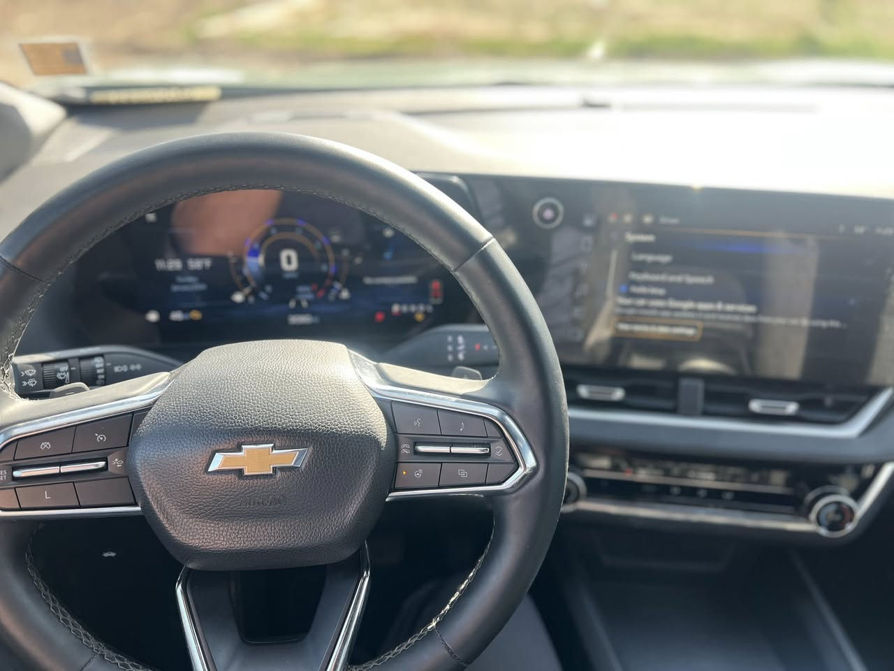 للبيع شيفروليت ايكونيكس LT موديل 2025
الموقع : بغداد

وارد أمريكي جاملغ مصلّح وبنيد مبدل 
ملاحظة: الدعامية RS للجمالية
الكيلومترات : 3030 ميل
نوع الهيكل: اس يو في
عدد المقاعد:5
نوع الوقود: بنزين
نوع ناقل الحركة: اوتوماتيك
سعة المحرك :1500 cc تيربو
اللون الخارجي أخضر فاتح مائل للرمادي
اللون الداخلي: أسود
مواصفات أمريكية
الجمرك: مجمركة
طريقة الدفع: نقدآ

(المواصفات الداخلية):
زجاج كهربائي
تدفئة المقود 
سنترلوك
مكيف
كراسي مدفأة
نظام إنذار
AUX / USB مدخل
مشغل اسطوانات CD
مقاعد قماش
تحكم مقود
مقاعد مبردة
ذاكرة مقاعد
(المواصفات الخارجية):
دخول بدون مفتاح
مرايا كهربائية
إطار احتياطي
مصابيح زينون
أنوار نهارية
مصابيح ليد
نسخة رياضية
هوك خلفي
حساسات خلفية

(المواصفات التقنية):
بروجكتر
مثبت سرعة
بلوتوث
شاشة لمس
مساعد الاصطفاف
تشغيل عن بعد
شاشة وسائط
نظام تعليق رياضي
تنبيه الاصطدام الامامي
فرامل ABS
نظام ملاحة / خرائط
تنبيه النقاط العمياء
قفل الباب تلقائي
أبل كار بلاي
تنبيه مغادرة المسار
كاميرا 360°
أندرويد أوتو
حساس ضغط الاطارات
كاميرا خلفية
أوامر صوتية
مانع انزلاق
بدون رقم (فحص مؤقت)
السعر 215 وبيهة مجال
رقم الهاتف: ‭0750 941 7114‬
