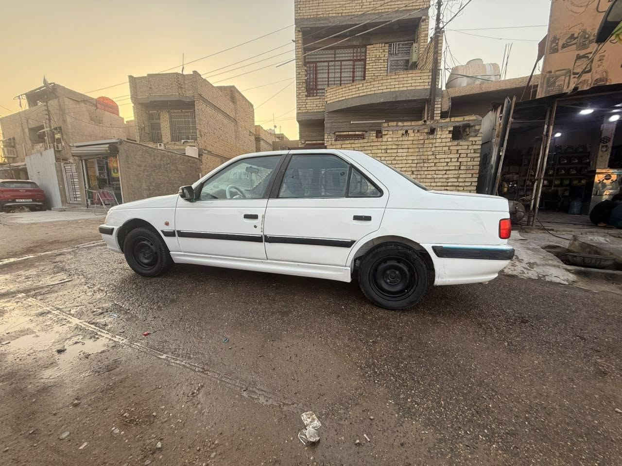 السلام عليكم بارص ١١ رقم بصره صاحبها بل بصره شرط التحويل بيها ضربه جنطه وبنيد واكعه عليه طابوكه مكينه بيها بدايه رنك تبريد شغال تخم تاير جديد تخم نوزل وبلكات جدد عليها غرامات ١٠٠ الف سعرها ٣٠ وبيها مجال للجادين ***********
