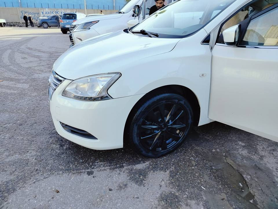 نیسان سێنترا مۆدێل ۲۰۱٥ خەلیجی دو پارچە سبوغی هەیە مەکینە بە شەرتە گێری کەمەک هاڤی هەیە نرخی ۹٤ وەرەقەو مەجال 
*********** أربيل, العراق
