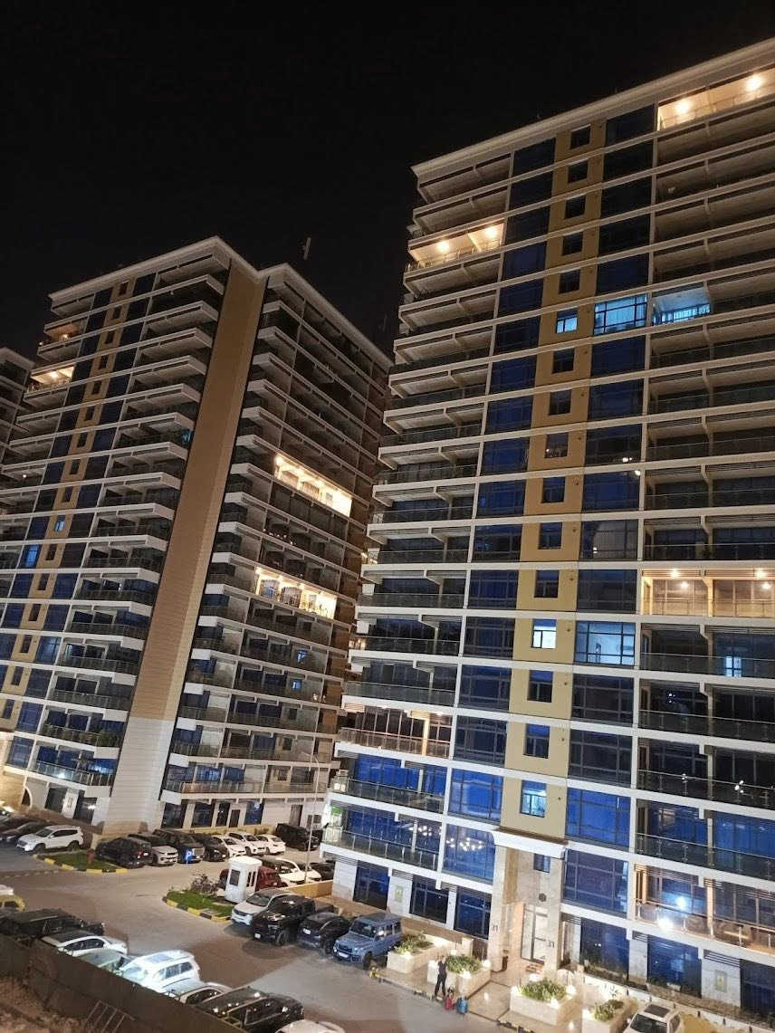 📍 الموقع: مجمع بوابة العراق
🏢 العمارة: 8
⬆️ الطابق: الأول
📐 المساحة: 228 م²

✨ التفاصيل:
🛏️ 3 غرف نوم
🚿 2 حمام
🍽️ مطبخ
🛋️ صالة واسعة
🌇 بلكون عدد 2 (كبيرة + صغيرة)
🌆 إطلالة جميلة على الزوراء ومول الحارثية

📅 متوفرة للإيجار اعتباراً من 15 / 3 / 2026

💰 بدل الإيجار: 1500 دولار شهرياً
💵 الدفع كل 6 أشهر
🛋️ الشقة غير مؤثثة
👨‍👩‍👧 الإيجار للعوائل فقط
🎓 ومن حملة الشهادات حصراً

📞 التواصل المباشر مع مالك الشقة
***********
