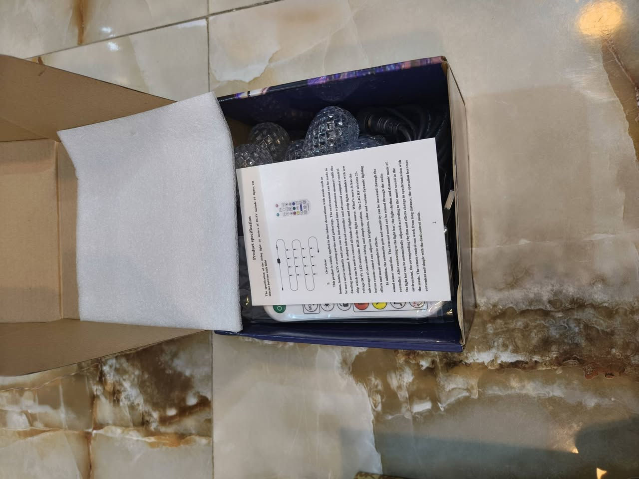 السلام عليكم 

للبيع 📦 

نشرة  إضاءة خيطية (String Light) 

من علامة XHTOYPK التجارية.

تتميز اللمبات بتصنيف IP65 لمقاومة الماء، 

مما يجعلها مناسبة للاستخدام في الهواء الطلق.

تأتي المصابيح  بتصميم محكم وملمس يشبه الكريستال.

عادة ما تتوفر هذه الأنواع بأطوال مثل 5 أمتار وتعمل بألوان متعددة.


**إذا كنت صاحب هذا الإعلان وتريد حذفه لأي سبب، رجاءا أرسل رسالة إلى الدعم الفني**