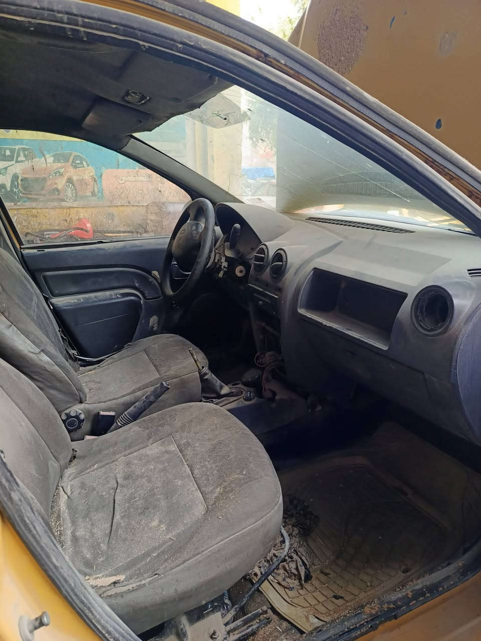 السلام عليكم اخوان سياره رينو لوكان تكسي موديل 2010 تصقيط  تفصيخ ادوات اي واحد يحتاج غراض بل خدمه العنوان بغداد الوزيريه قرب سفارة التركيا اي استفسار خاص او الاتصال على الرقم ‏‪***********‬‏ واتساب
(مكينه وكير حاويه على شغل )
