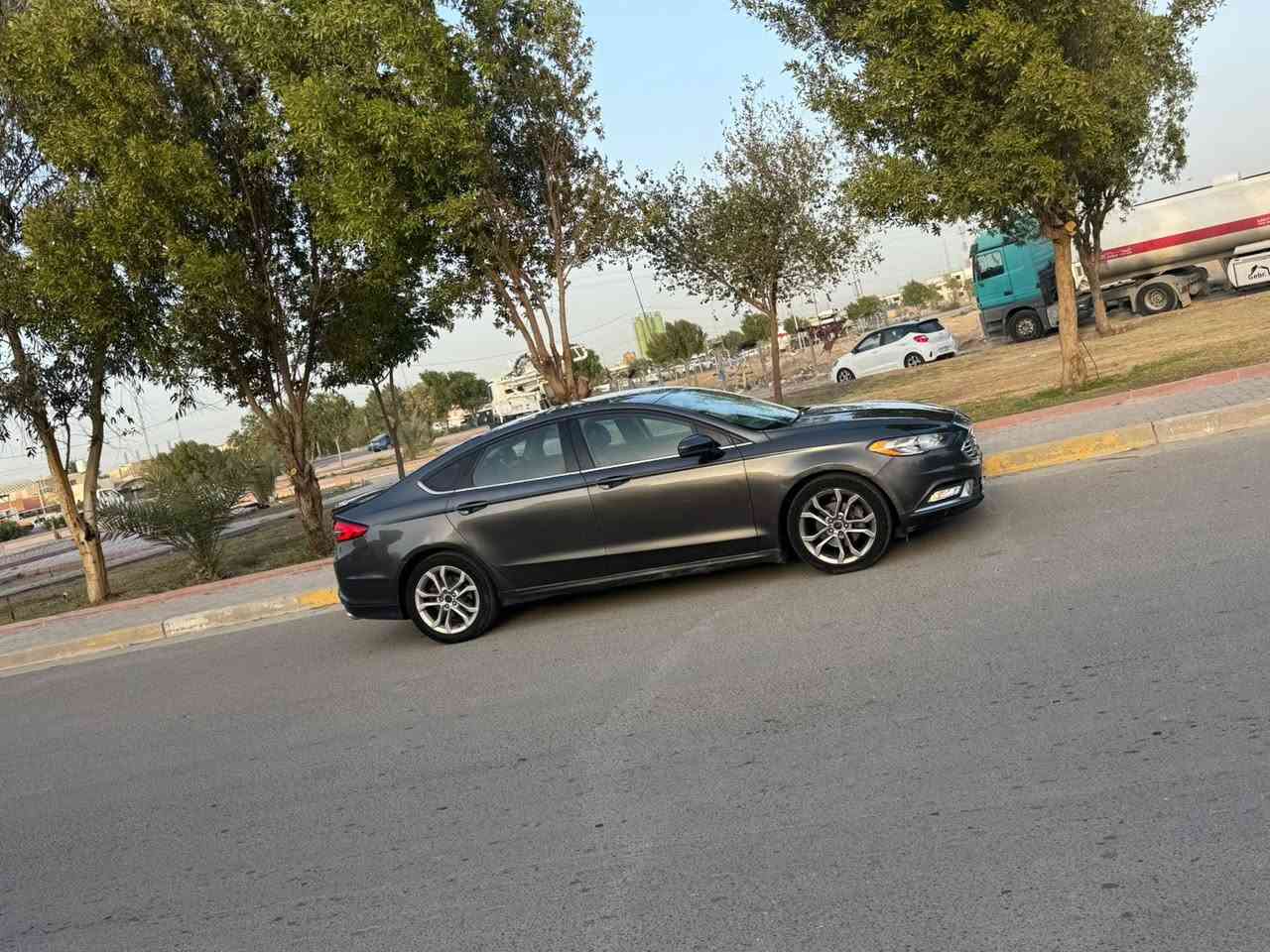 Ford Fusion 2017
السلام عليكم للبيع ***********
 فورد فيوجن 2017  

• المسافة المقطوعة : 79 الف فقط ‼️ 

المواصفات : 
•حساسات خلفية  
• كراسي كهرباء 
 • تشغيل عن بعد
• تشغيل بصمة وبصمة ابواب 
• كاميرا خلفية دوارة 
• حساس مطر
• شاشة كبيرة
° نظام Eco لتوفير الوقود
• هاند بريك كهرباء
• مثبت سرعة 
° نظام الملاحة gbs
• اجهزة سلامه عامه SRS + ABS
 • مانع انزلاق
 • كود أبواب لفتح السيارة في حالة فقدان المفتاح
• نظام اوامر صوتي
وبيها بعد هواي مواصفات ما ذكرتهن 
•رقم اربيل تحويل ثاني يوم
•3 قطع صبغ بدون ايرباك مرفقة صور الحادث بجم كبس
•مكان السيارة بغداد السعر 104 وبيها مجال
