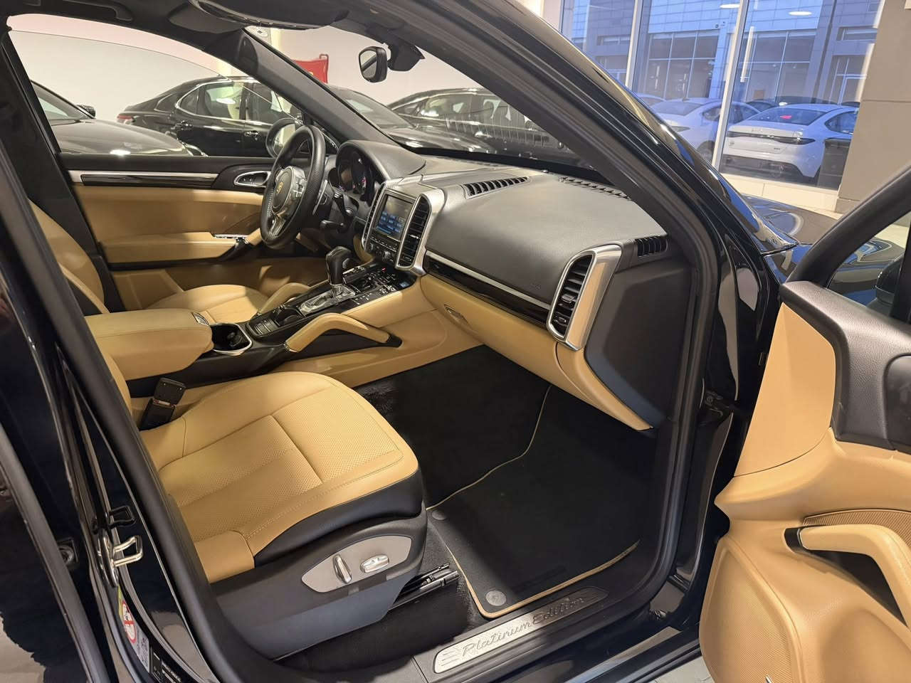 2014 Porsche cayenne  Platinum edition  v6 3.6L
بدون حادث أو صبغ 
داخل بيج بلادي
بانوراما
كشنات كهرباء و جلد

*********** ☎️ 
العنوان: السليمانية كوردستان موتورز شركة برزاي دابان
