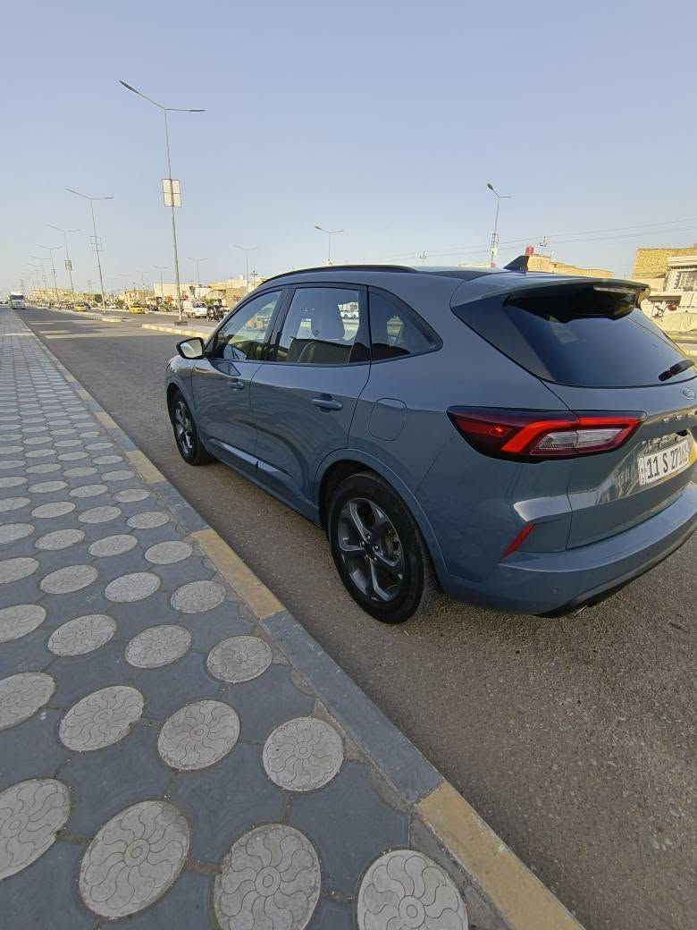فورد سكيب 2023 فئة Stline (للبيـــع)
المكينة(3sylinder)
1.5 turbo
المواصفات
الفئة : ST Line سحب امامي
ناقل الحركة : ماوس اوتماتيك 8 نقلات
مواصفات السيارة 
- اربع وضعيات قيادة
- تبريد امامي منفصل و تبريد خلفي (مركزي)
- شاشة عداد كبيرة
- شاشة رئيسيةكبيرة 13.2 انچ
- هاند بريك بصمة
- رادار امامي 
- تحديد مسار 
- نقطة عمياء 
- حساسات خلفية 
- كاميرا 360 درجة 
- مقعد السائق كهربائي مع تدفئة للمقاعد الأمامية 
- توقف ذاتي لمنع الاصطدام امامي و خلفي 
- اضاءة خلفية امامية Full Led مع لد نهاري  
مع وجود الكثير من الميزات و المواصفات الاخرى  
ماشية 75 ميل
حادث تصليح البنيد نفسة 
  بدون تبديل اي قطع بدون ايرباك
السيارة جاهزة من كل شي 
#الـسعـــــر 135$
مكان /عمارة
للاستفسار الاتصال 
*********** عمارة, ميسان

