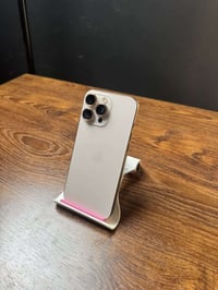 ايفون 16برو ماكس بطارية 100‎%‎  استخدام كلش قليل  مشحون 120مرةًفقط  نس...