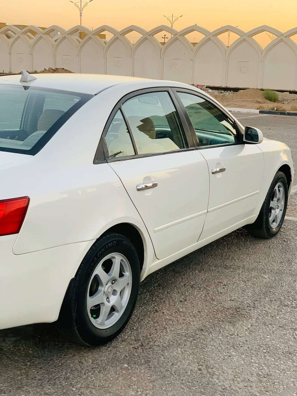 سلام عليكم سوناتا خليجي موديل 2007 سيارة جديدة ومكفولة كفالة بس البنيد بي جراد ومصبوغ والباقي كفالة من الصبغ وتبديل والفتح والحادث.رقم انكليزي مثنى بأسمي شخصياً سنوية لل 31. مواصفات عادية داخل بيجي 5 ويل كب بلادي محرك 2000 كير 4 نمر سيارة جديدة وجاهزة من كلشي محرك كير حدادية تخم تاير تبريد ثلج مكفولات.سيارةدواخل جديدة ارضية مدوشمة وكشنات مدوشمة.السعر 96 وبيه شويه مجال.العنوان كربلاء .***********
