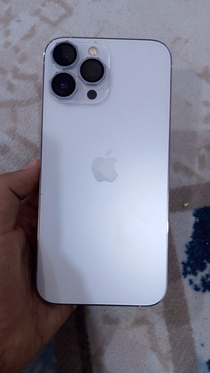 ايفون 13 برو ماكس نظييف جدا جدا بطاريه 86 وتر بروف مع كارتونته وكامل ملحقات كما موضح بالصور ذاكره 256 اخو الجديد ب 720وبي مجال للطيبين
