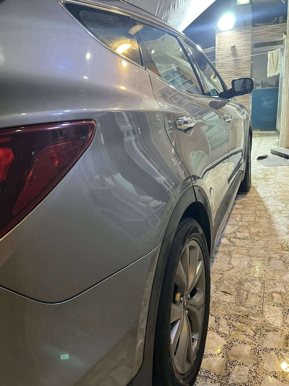 سلام عليكم 
سنتافيه للبيع موديل 2017 فول مواصفات 1/1
حادثهه مقدمة البنيد فقط السياره ليبل واحد صور الحادث بالمنشور 
مكان السياره بغداد 
السعر 160 وبيهه شي بسيط. 
هاتف ***********
