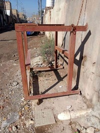 ميز حديد تفصال نوع ثقيل للبيع مال تانكي ماي سعر  مناسب يم صاحب رقم 078...