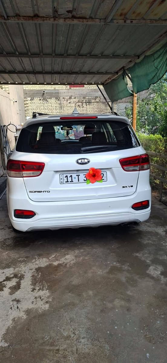 السلام عليكم عندي سورينتو وارد امريكي للبيع موديل 2018 فول مواصفات 1/1 
. محرك 6 سلندر 
. 7 راكب
. تدفئه تبريد 3 قطع
. رادارات 
. تحكم ستيرن فول + ستيرن تدفئه 
. بانوراما 
. حساسات 
. جنطه كهرباء
. كاميره وشاشه كبيرة اصلية 
. كشنات جلد + كهرباء + تدفئه تبريد 
. گير ومكينه خير من الله
. مسوي إدامة كاملة للسيارة قبل شهر 
. والسيارة نظيفه وحلوة ما ناقصها شي 
للاستفسار الاتصال عالرقم ‏‪***********‬‏
