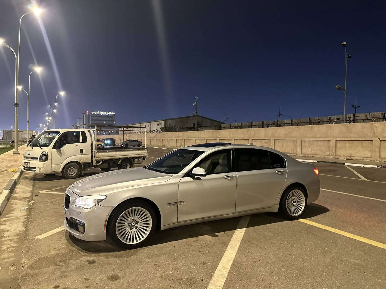 BMWLi740ستة سلندر كفالة عامة 
السلام عليكم ***********
(بيع او مراوس حسب القناعة)BMWLi740
بي ام دبليو 2011 ادوات   مكفولة من الكصة وضربة وصبغ وسرقة وعشائر وإنتربول   مكينة 6سلندر بصمة فتحة سقف  كشنات جلد  تدفئة تبريد تحكم كهربائي بعدهم بريحة شركة  شاشة وكاميرا دوارة وشاشة   موصفاتها معروفة يعني فول اوتو تحكم ماوس لايت زنون بلاد نوزلات تخم جديد اصلي بلكات مجاول  باتري جديد تخم تايرات جديد ستوني شادهم حدادية وصدرها جديدة سيارة جديد و باكيت ومصروف عليها مال بيت  مكانها مركز البصرة السعر  (90 )وبيها مجال بسيط  بس الشراي وفلوسة حاضر يطبلي 
الرقم ***********واتساب
