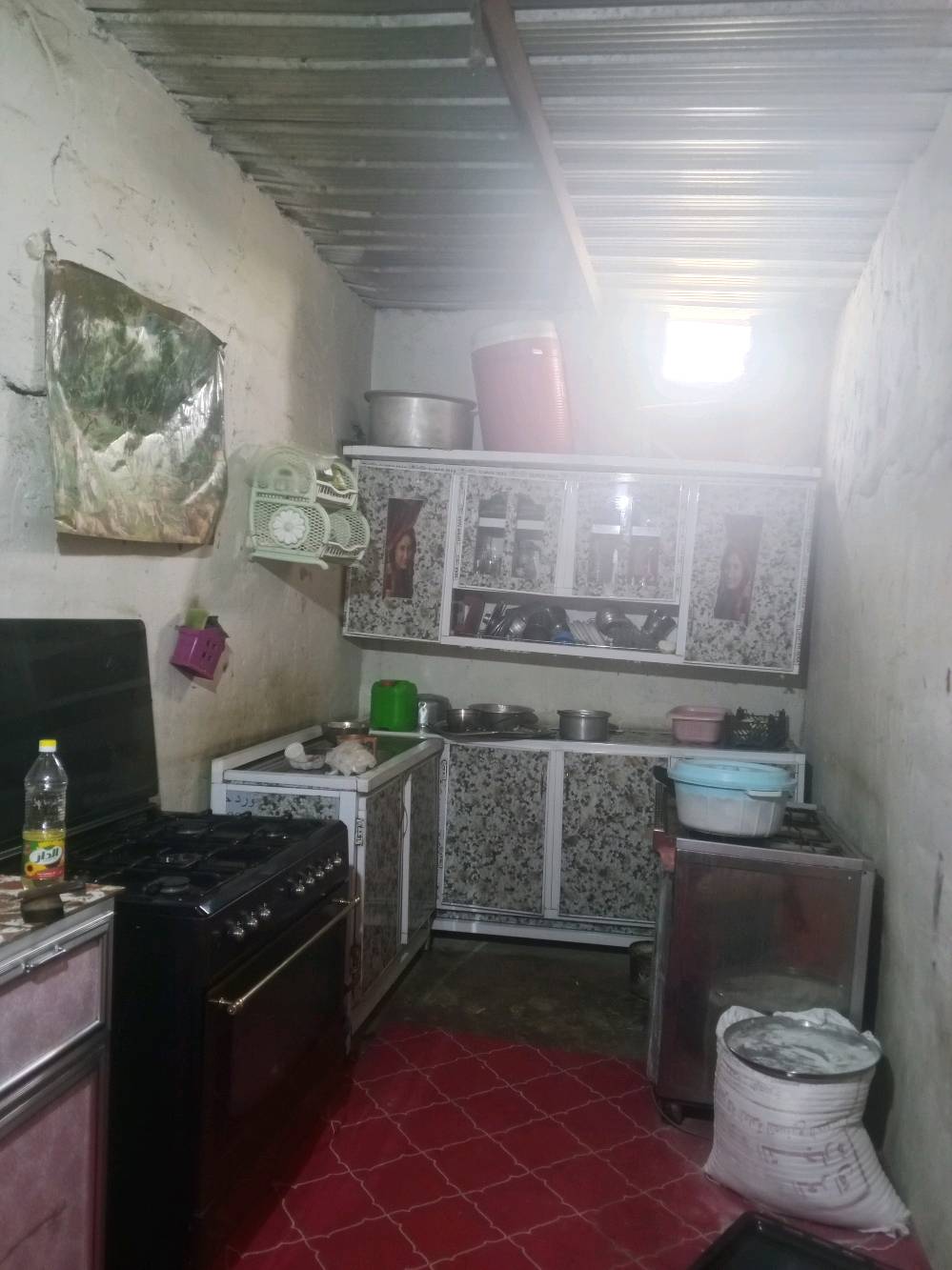 بيت للبيع سفوان مساحة 100متر حي الحكيم مدرسة لانجم الصاعدة سكف جينكو زراعي نت ضوئي وكهرباء بابة الماي خطة جديدة عنة بفرع واحد مكفول منل كص ول ازالة غرفتين ومطبخ  صحيات مسلح معة مساحة حوش السعر 8غابل لتفاوض
العقار طابو شنو بالضبط؟ زراعي لو سكني لو غيره، والمعاملة جاهزة لو بيها إجراءات؟: 
زراعي 
البيت موقعه وين تحديدًا بسفوان؟ قريب من شنو معلم أو شارع رئيسي حتى المشتري يعرفه بسهولة؟: 
حي الحكيم
كم عدد الغرف والحمامات والصالة والمطبخ بالضبط؟ وأكو حوش/سطح/مخزن إضافي؟: 
2
بيته بيه أي ملاحظات أو شغلات تحتاج تصليح، مثل الرطوبة، السقف، الكهرباء، أو التمديدات؟: 
جاهز
شلون يكون الاستلام والدفع: كاش فقط لو أكو تفاوض/تقسيط؟ وشنو رقم التواصل ووقت المعاينة المناسب؟: 
كاش فقط