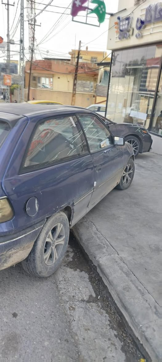 السلام عليكم
استرا للبيع موديل ١٩٩٤ تك باب السيارة باسم صاحب السيارة تريد وكالة تريد تحويل رقم سنوية هزه جديدة  بيها بداية نفخ الكير شرط طخم تاير جديد

السعر ٢٥ 

الاستفسار صاحب السيارة  / ***********
