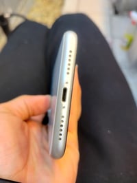 آيفون ١١ الجهاز نضيف امبدل بطاريه على يدي كلشي شغال بي مساحه ١٢٨ السعر...