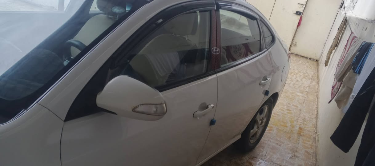 السلام عليكم النترا 2010مقدس خصوصي ابيض ثلاث مكانات بارد مع شبر صبغ جوه قبق البانزين فقط كير محرك شرط رقم اريبل بأسمي شرط التحويل 115 ترهم مراس ويا تكسي اكسنت دبذوب او النترا 2017تكسي وانطي فرق رقم ***********
