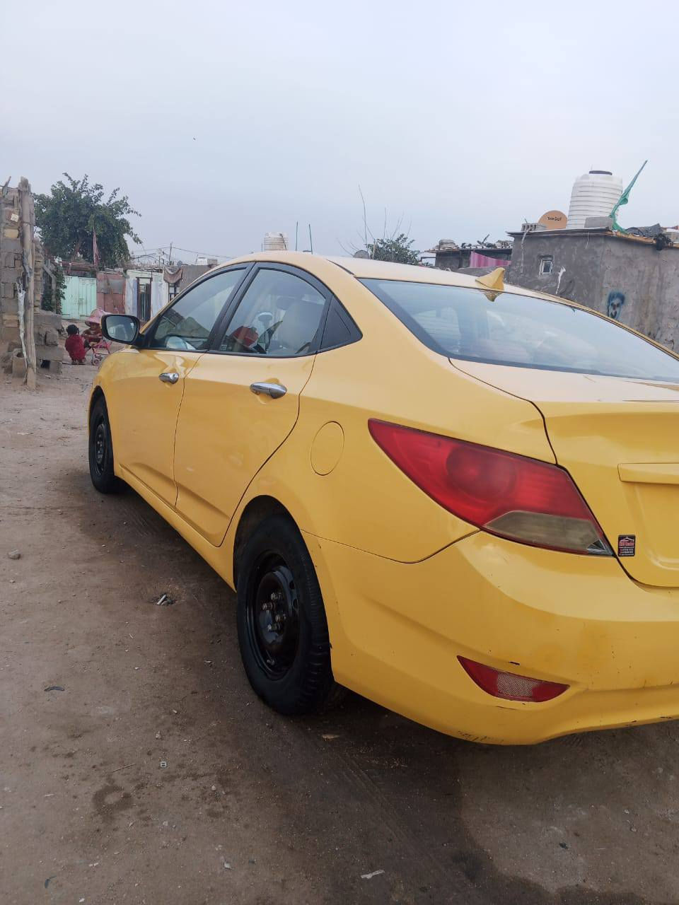 السلام وعليكم هونداي اكسنت موديل 2012مكينه جديده توني شادله كير خير من الله حداديه زينه سياره امريكيه داخله بدون حادث فقط حادفه  بلعراق جاملق موظح وبيه مكانات بيه معجون رقم نكليزي بغداد توني حولته باسمي ترايك وين ما تريد رايده ب78وبيه مجال ***********
