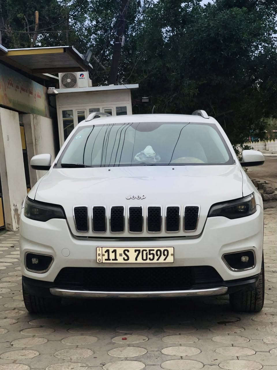 السلام عليكم من رخصه الادمن
للبيع فقط !
سيارة جيب شيروكي 2020 فول عدا الفتحه سيارة خير من الله مناقصها شي تخم تاير جديد ادامة كامله للصدر تبديل مكينة جديدة 2022 كير  سيارة جديدة بمعى الكلمة متصرف عليها ولا ربع بيها حادث جاملغ وبنيد ومبدل بيها قطع نفس اللون بدون صبغ 

مكلف بالنشر !

العنوان بغداد المشتل 
*********** واتس اب شغال
