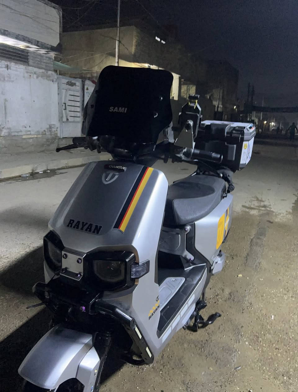 السلام عليكم
دراجه شحن ريان وحش الكون للبيع 

دراجه نظيفه بمعنة الكلمة

شحن 36امبير 

نظام R

نظام عدم سرقة قفل استيرن 

كهربائيات كلها شغالة 

آشاير يمنة يسرة رماش 

او صندوق او المراية اني مشتريهن اب150

6بطاريات كبار مسطره 

كلشي بيها شغال 

السعر 850 او بيها مجال 

العنوان بغداد 

الاستفسار / مراسله الصفحه 

الاتصال/ ***********
