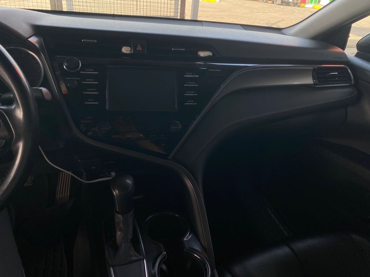 السلام عليكم كامري 2020 امريكي سياره جاهزه من كولشي رقم هزه سنوي جديد بسمنه 187$ او بيه مجال 
بغداد الكرخ العطيفيه ***********
