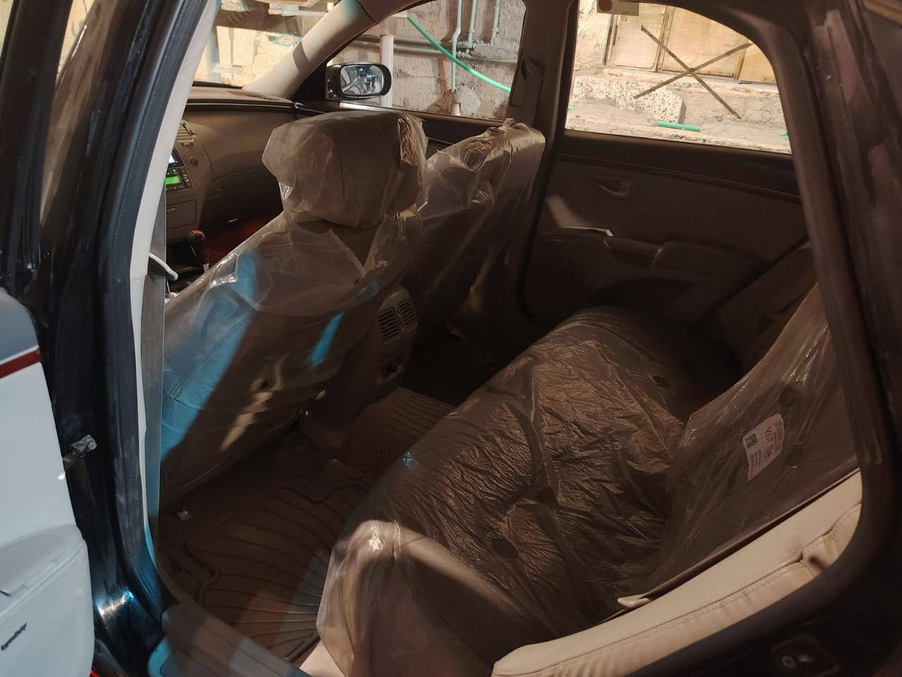 للبيع او مروس ازيره 2009 كصه جنطه ادوات مكينه كير تبريد حداده فول فتحه كشنات جلد سياره جديد وجاهزه مكانه البصره السعر 45 وبيه مجال *********** تفاصيل داخل الصور
