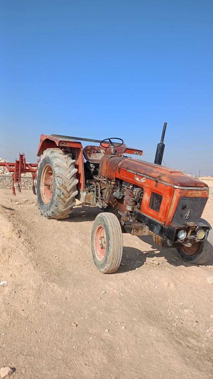 تركتر للبيع موديل 1990
 مكفول كفاله عامه محرك مجفت جديد كير كسن سنويه
 رقم هاتف  ***********
