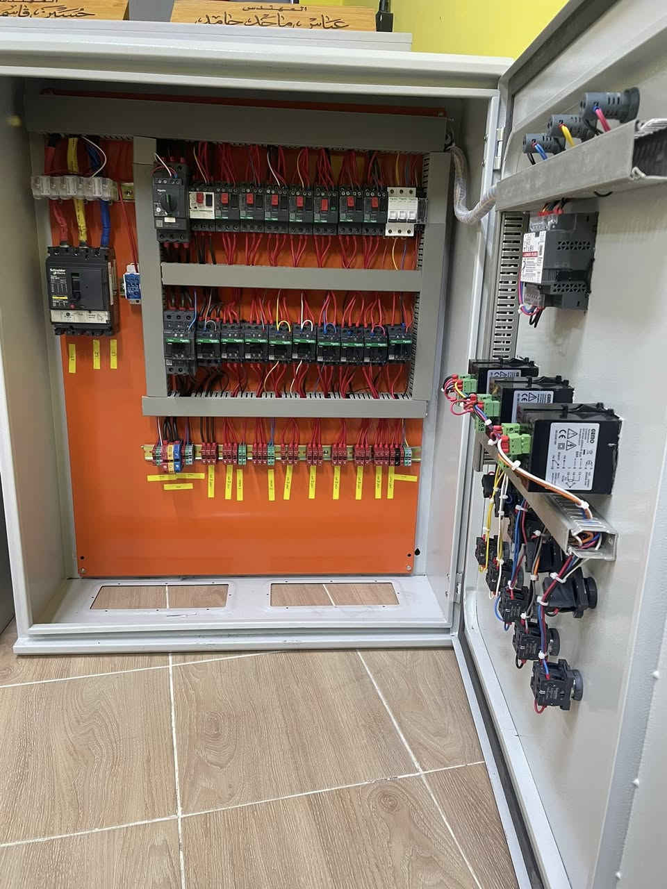 في #عصر_الأتمتة ، نعمل برسالة هندسية ، لا بغاية ربحية..

⚡ نفتخر بتقديم حلولاً مبتكرة في تصميم و تصنيع اللوحات الكهربائية للمشاريع السكنية و الصناعية ، مع ضمان جودة يؤكد التزامنا الصارم بالمواصفات الأوروبية في كل تفصيلة ، حيث أن جميع لوحاتنا مطابقة لمعايير IEC 61439 و IEC 60947 و معتمدة بعلامة CE الأوروبية ، لضمان أعلى مستويات السلامة و الاعتمادية ، كما نُؤكد علىٰ عدم تعاملنا بالمواد الغير اصلية (المقلدة) حتى لو كان ذلك بطلب من العميل نفسه !
⚡ خدماتنا تشمل :
• دعم فني حقيقي مقدم من فريق مُهندسين عالي المهارة.
• توصيل مباشر الى الموقع مع تركيب احترافي.
• صيانة موقعية موثوقة.
• توفير قطع غيار اصلية.

قسم التصميم (اتصال + واتساب) : ‭0787 980 1800‬
الدعم الفني :
eng.hussein_qasim_kadhim@yahoo.com
الادارة : automation.era@yahoo.com
العنوان : بغداد / الشورجة / عكد النصارى / قرب مطعم العمار

#أعلى_معايير_الحماية
#تحكم_ذكي_بالطاقة
#كفاءة_موثوقة_للأنظمة
#هندسة_الطاقة
#SmartElectricalPanels 
#ReliablePowerSolutions 
#IndustrialAutomation 
#EnergyEfficiency 
#MotorControlSystems 
#AdvancedPowerEngineering
