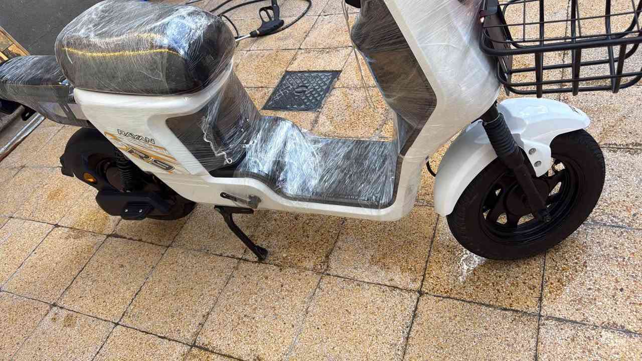 السلام عليكم دراجة شحن البيع ماركت ريان الدراجة جديده كلش ما صالها شهر من مستخدمه حته ماشيه الدواجة نضيفه 100 بل 100 ما تصرف عليها ربع ترا ماكو هيج سعر  شوف السوك وانه بخدمتك ترا الجديده ب700 لين هاي ريان بس انه محتاج فلوس وريد بيع مكاني بصره ابو الخصيب السعر 475!!! ماكو هيج سعر ولي ما يعجبه المنشر لا تنتصل *********** وتساب متواجد البصرة, العراق
