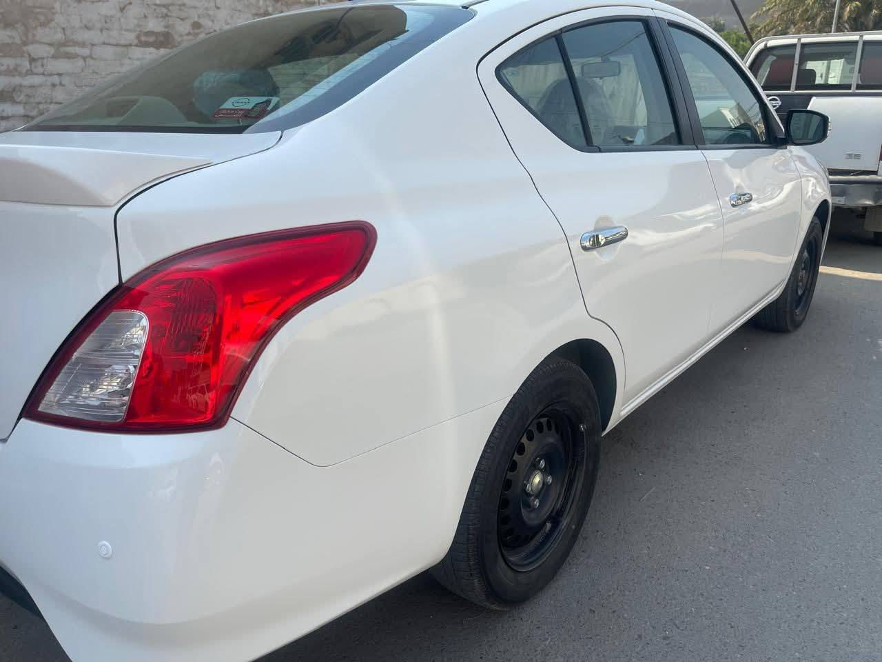 صني موديل 24
ماشيه 21.5 كيلو متر
رقم دهوك باسمي 
السياره بلموصل الايسر
كلين اي طخه مابيها
جامات كهرب 
اشاير مري 
شاشه
قطعتين تبريد
هزه وسنويه جديد
*********** اسيا
*********** كورك
