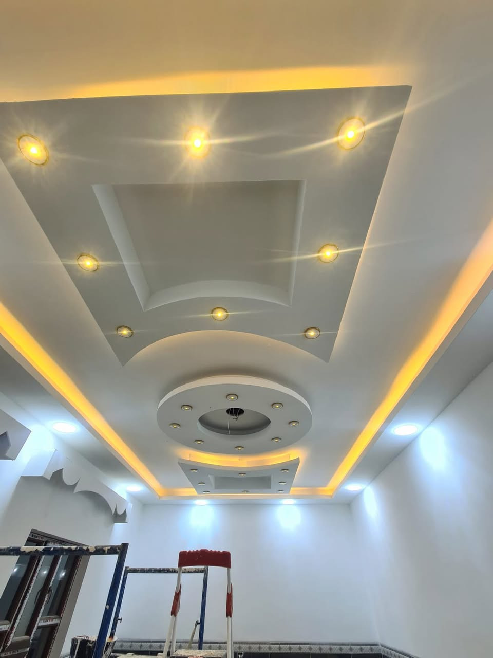 بيت في عرب الشهيد ناجي الجباره
مساحه275 عالشارع مقابيل محلات مصعب الخطاب 
البيت طابقين الطابق الارضي  استقبال وهول وغرفه نوم ومطبخ وصحيات والطابق الثاني غرفتين نوم وصاله 
السعر ٧٥ وبي مجال قليل ***********
