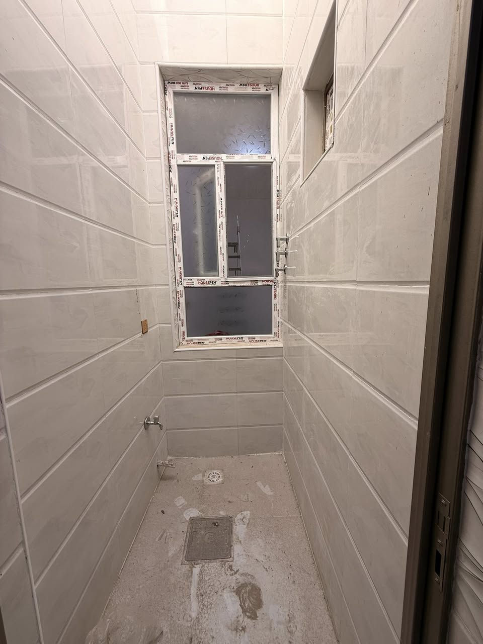 بيت للبيع مساحة ١٠٠م بناء جديد في حي العسكري قطاع ١٦ 
***********
***********
