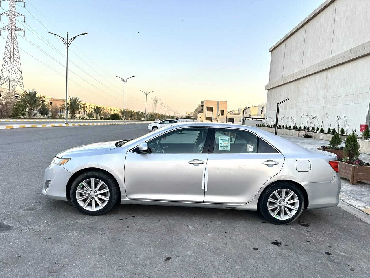 السلام عليكم….
للبيع بسعر مناسب جدا 102$ اعتذر عن الاقساط والوعده
تويوتا كامري 2012 وارد امريكي لون سلفر رقم سليمانية انكليزي (21) سنوية جديدة وهزة جديدة شرط التحويل…
سيارة بيها صبغ 3 قطع ونص فقط والباقي مكفول ….
بجم كبس….بدون دواخل بدون ايرباك… 
سيارة جاهزة بدون اي نقص….
محرك 4/2500 سلندر ….
شرط محرك وكير وصدر وكهربائيات وتبريد وتدفئة وتخم تاير سيارة جاهزة من كلشي….
مواصفات نص فول معروفه مواصفاتها مايحتاج اذكرها….
العنوان/ صلاح الدين/ تكريت/ القادسية…
السعر 102$ اعتذر عن الاقساط والوعده…
للاستفسار ***********
***********
