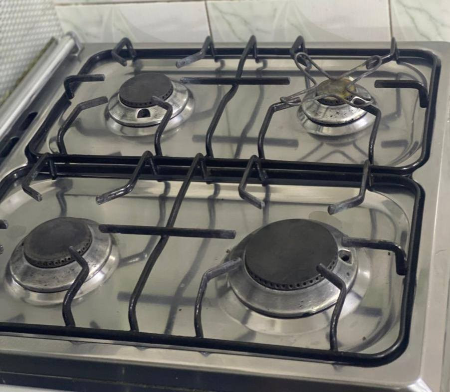 طباخ تركي قليل الاستعمال. ٤ عيون وفرن للبيع. السعر 150 الفالاتصال***********
