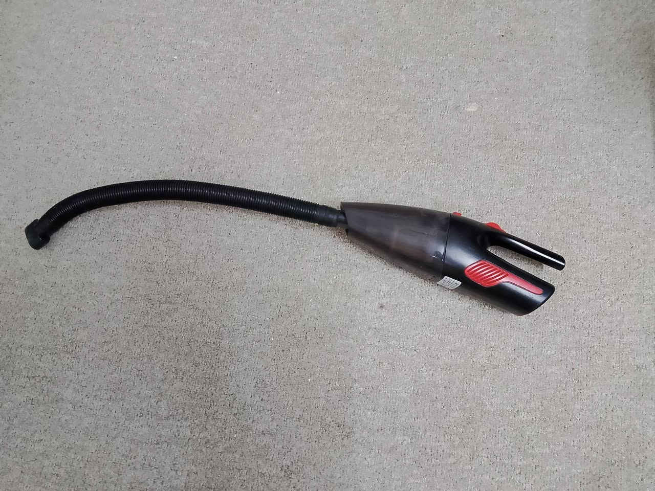 السلام عليكم 
ارضيات+ مكنسه كهربائيه للسياره+ خلاف مال شاحنه 
السعر 50 الف ***********
