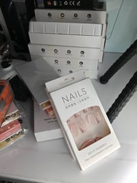 أظافر • رموش • خصم