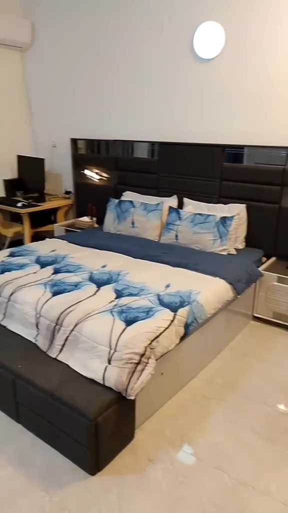 غرفه نوم تركيه رايدها ب 800 وبيها قفل 8 قطع سبعه باب كلش نضيفه
***********
