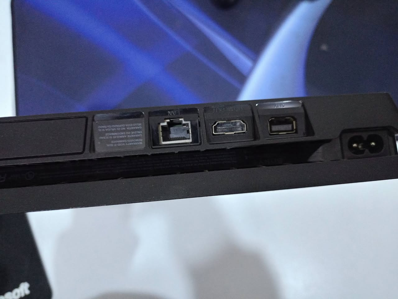 جهاز ps4 سلم نضيف 100%مع جويستك اصليه 
جهاز نضيف ما مفتوح مستعمل 4 اشهر 
السعر 200
التواصل على هذا الرقم 
***********
