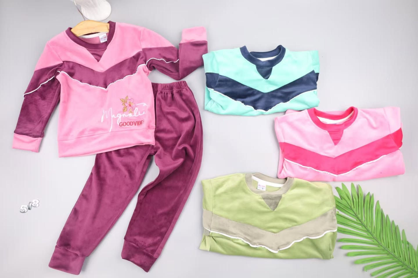 تراك ولادي بناتي قديفه
 قياس 8//12سنه 
 سعر  بعد التخفيض الدرزن 50 بدل من 55الف 
اقل طلب 3درزن 
متوفر توصيل بصرة 5 محافضات 6
للحجز عنوان ورقم  
***********
‏تابع قناة أزياء الماسة في واتساب: https://whatsapp.com/channel/0029Vb3pV2I3LdQLqTEdWW1s
