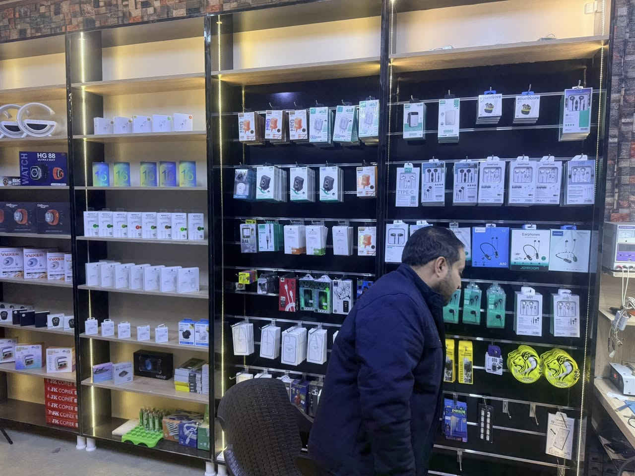 مكتب الساهر للموبايل 

بحلته الجديده 

توفر جميع انواع الموبايلات 
توفر جميع الاكسسوارات الاصلي
توفر صيانه وبرمجه فوري
توفر خطوط و رصيد 
توفر طباعه واستنساخ 

اسديره الفياض مقابل اسواق الحجاب


**إذا كنت صاحب هذا الإعلان وتريد حذفه لأي سبب، رجاءا أرسل رسالة إلى الدعم الفني**