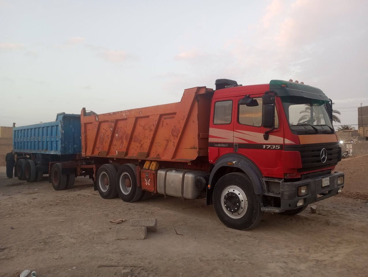 سلام عليكم للبيع قاطره مقطوره
مديل 96
مكينه 38
كير برميل 
مجموعه جيف 
عربانه علم 
تخم تاير راس وعربانه 
تريد بس راس تريد بس عربانه 
للستفسار ***********
