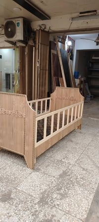 معمل نجارة لارين • أثاث حديث • توصيل بغداد