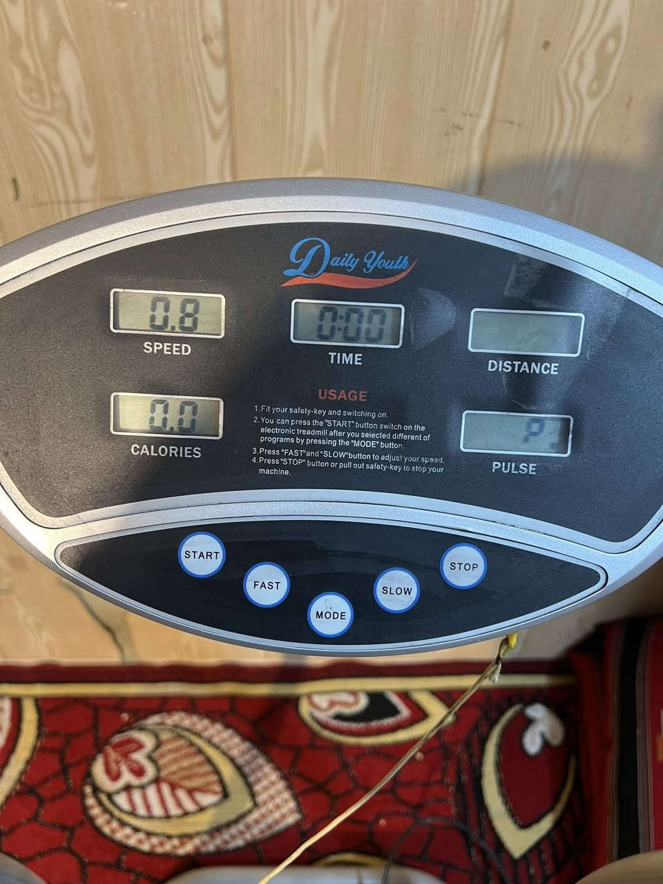 السلام عليكم جهاز جري ستعمال قليل يحتوي على حساس نبضات القلب و مفتاح امان العنوان بغداد حي لأمانة 
يوجد توصيل 
***********واتساب 
السعر 160بي مجال بصيط
