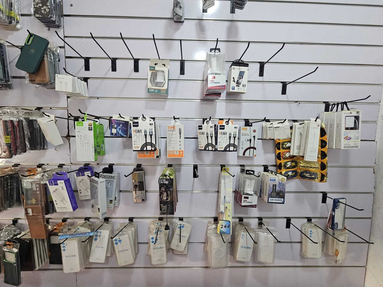 محل موبايلات للبيع اكسوارات ديكور كامل كلشي بالمحل للبيع السعر خاص 
***********
