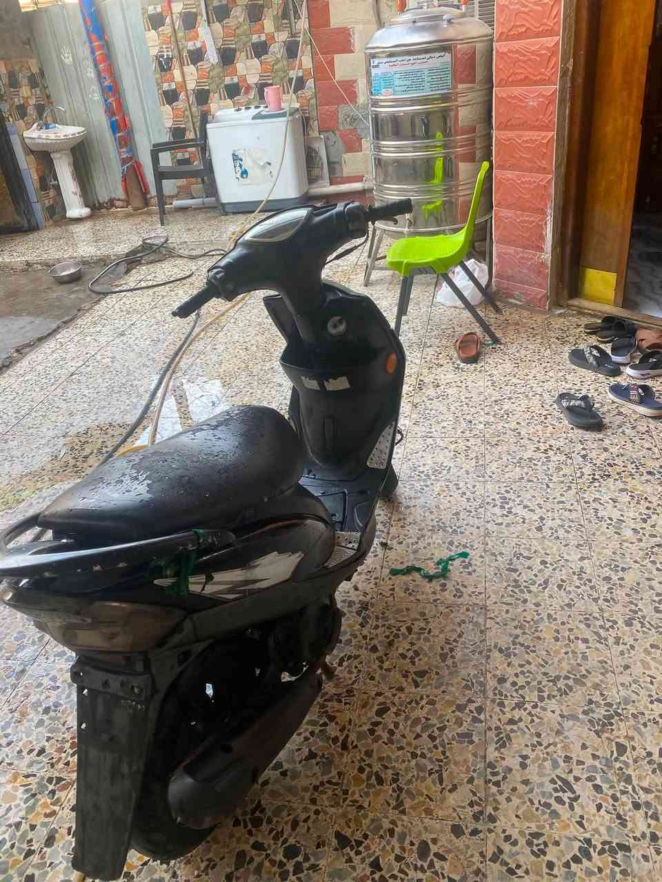 سلام عليكم شباب ماكس عدله للبيع دراجه نضيفه سلف ما يشتغل هندر شغال كهربائيات كلها شغاله سعر الدراجه 450 وبيها مجال حك الجيه الرقم *********** متواجد واتساب واتصال
