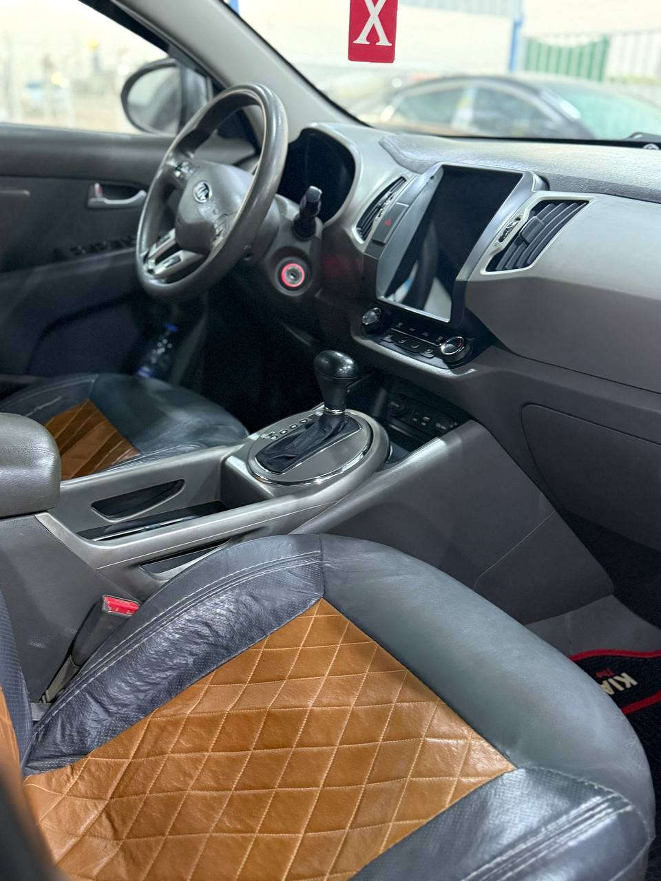 سبورتج 2016 كلين بدون حادث ليبل واحد سيارة رقم بابل انكليزي سنويه 29
ماشيه 102 سيارة مكينة 2400 ابلادية مامفتوحه وشرط لاتنقيص ولابخار ولادونز 
شاشة وكامرة دوشمة جديدة 
تبريد امامي خلفي ثلج. 
***********
