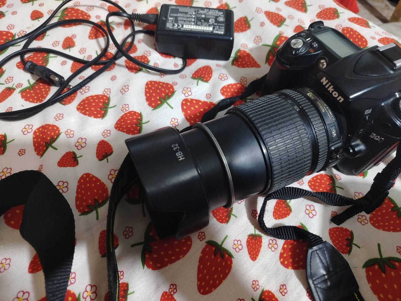 السلام عليكم اخوان كاميره تصويرها يجنن جديده تفيد للي يريد يتعلم تصوير أو للمبتدئين سعرها 150
هذا رقمي ***********
