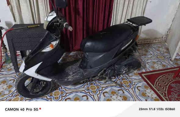 سلام عليكم دراجه أدرس ياباني قديم للبيع دراجه كلشي شغال اشاير لايت كدام ناصي عالي رماش استان حساس قفل جنطه شغال دراجه كابريتر مال سبيسي ياباني السعر ٥٠٠ وبيها مجال حك جيه رقم *********** وإذا أكو مراوس بسيسي ياباني
