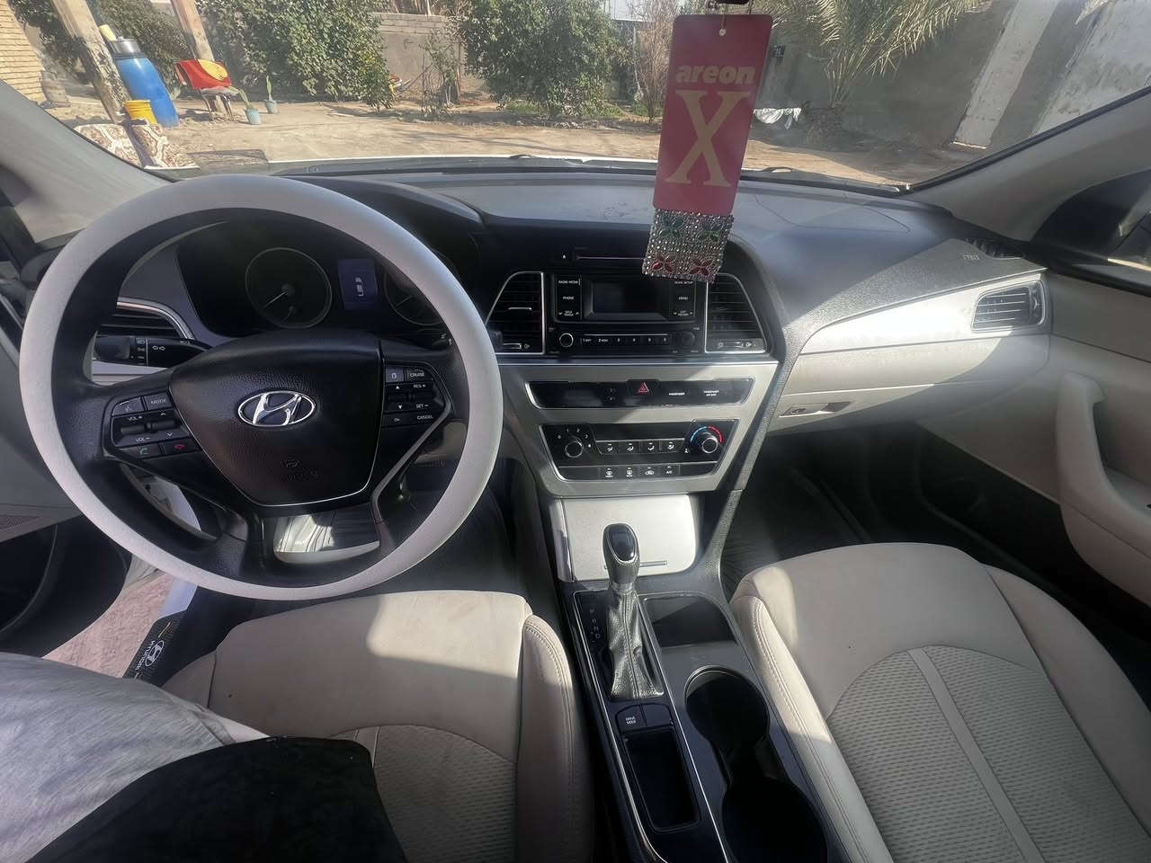 السلام عليكم سوناتا 2015 وارد أمريكي حادث جاملغ وبنيد بيهه صبغ بالجاملغ الخلفي شويه وعابر ع الباب قليل رقم ناصريه انكليزي السياره نظيفه نظيفه حيل مكانها البصره القرنه السعر 115للبيع او مراوس حسب القناعه الاتصال ع الرقم ***********
